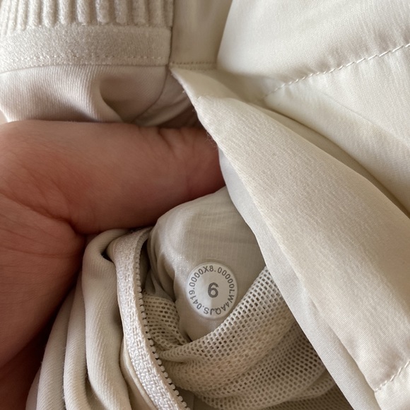 Lululemon down for it all - Picture 3 of 8